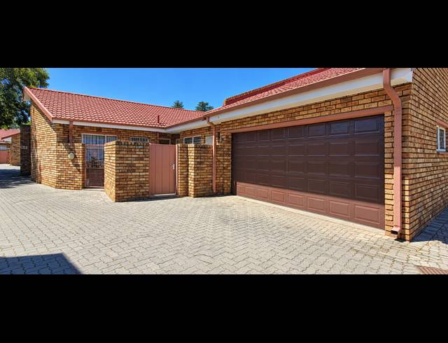 3 BEDROOM TOWNHOUSE FOR SALE IN THREE RIVERS